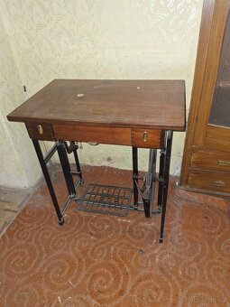 Prodám šicí stroj LADA - 3