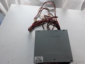 Pc Zdroj na nahradni dìly - 3