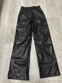 Prodám kožené dívčí kalhoty vel. XS zn. Bershka - 3