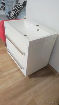 Skříňka s umyvadlem - 3