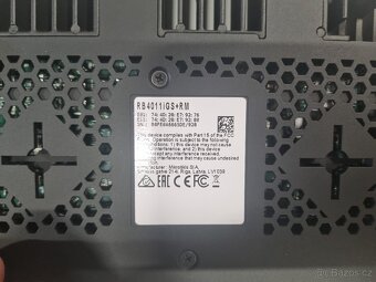 MikroTik RouterBOARD RB4011iGS+RM, 4x 1,4 GHz, 10x GbE, SFP+ - 3