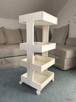 Plastový pojízdný regálek - 3