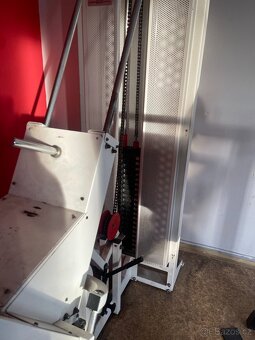 leg press posilovací stroj na nohy - 3