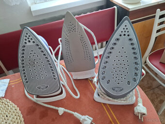 Prodám starší napařovací žehličky - 3