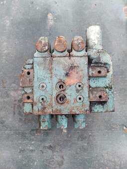 Hydraulický rozvaděč 3 sekce - 3