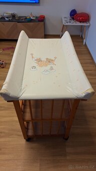 Přebalovací pult na kolečkách - 3