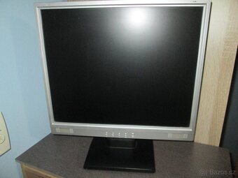 Monitor LCD - 19 palců - 3
