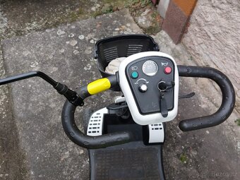 Čtyřkolový elektrický vozík pro seniory - 3