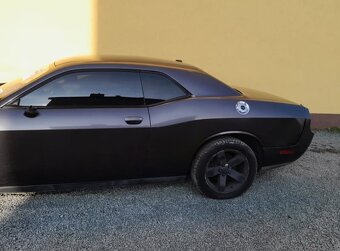 Dodge Challenger V6 - 3