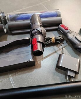 Prodám Dyson V15 - 3