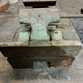 Strojní prismatický svěrák - 3