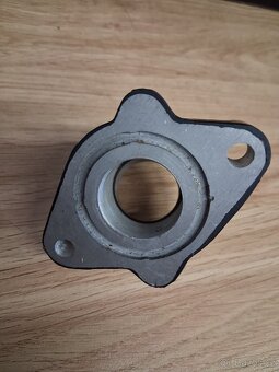 Yuki Vista 125 příruba - 3