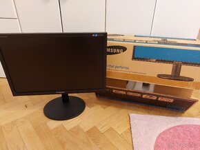 Monitor Samsung B2240W - 22 palců, CCFL podsvícení, TN - 3