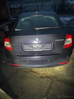 Škoda Octavia 2 sedan víko kufru - 3