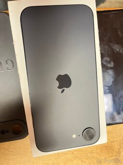 Prodám iPhone 16e 128gb 3roky záruka - 3