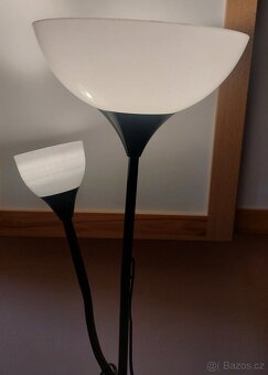Prodám stojací lampu v dobrém stavu, plně funkční,výška 141c - 3