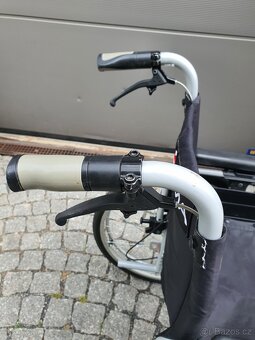 invalidní vozík DMA, brzdy pro doprovod - 3
