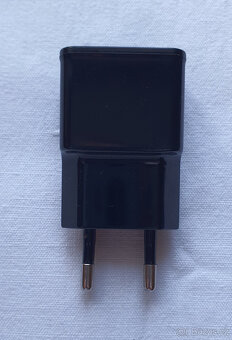 Černá cestovní nabíječka Samsung včetně micro USB kabelu - 3