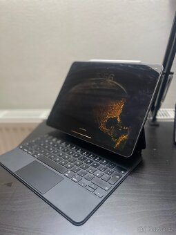 iPad 12.9 (4th generation), Apple keyboard + Apple Pencil - 3