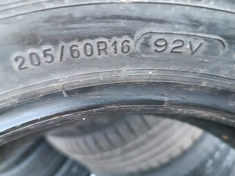 Prodám dva kusy Michelin energy saver 205/60 r16 - 3