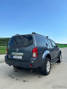 Nissan Pathfinder 2005, 2.5L, 128kW, 4x4, 7-miestne SUV - 3