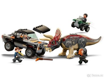 76950 LEGO Jurassic World - Útok triceratopsu na pick-up - 3