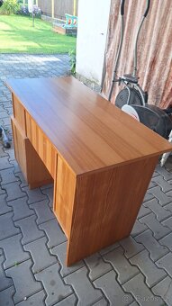 Dřevěný psací stůl - 3
