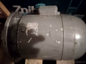 Třífázový asynchronní motor - přírubový - 3