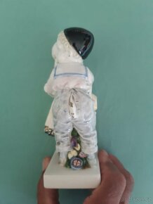 Soška  r.1920 s autorem - 3