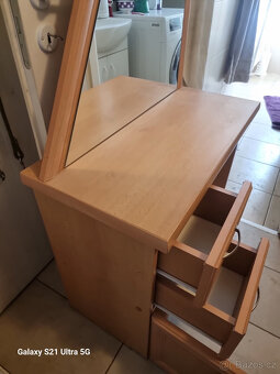 Kosmetický stolek - 3