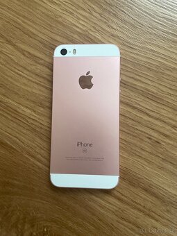 iPhon SE růžový + tři obaly - 3