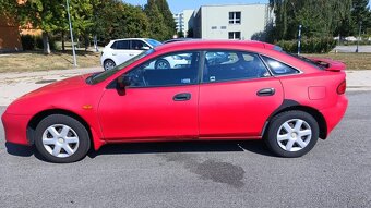 MAZDA 323 F BA 14P2 HATCHBACK červená 5-dveřová - 3