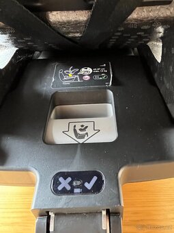 Autosedačka Avionaut Pixel + isofix základna - 3