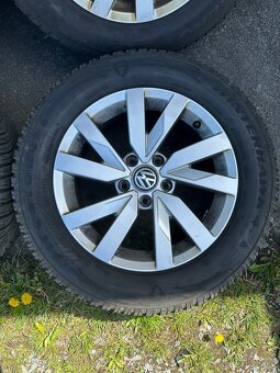 Originální VW alu kola 16" + zimní pneu, vzorek cca 5-6 mm - 3