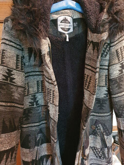 Značkový dámský zímní kabátek s kapucí vel.S - 3