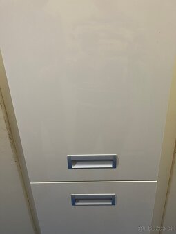 Koupelnová skříňka - 3