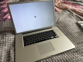 MacBook Pro 17" - unibody 2009, matná verze displeje - 3