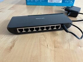 TP-LINK TL-SG1008D 8 portový gigabitový přepínač - 3