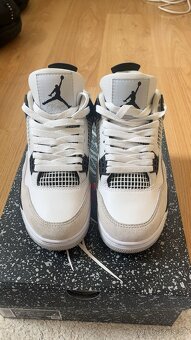 Jordan 4 Military Black - 3