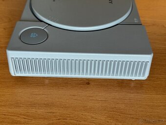 PlayStation 1 SCPH-5552 konzole - 3