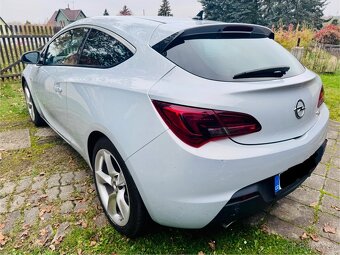 Opel Astra J GTC - 3