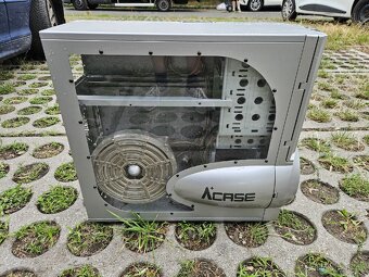 Brutální retro PC case. Xclio A380 - 3