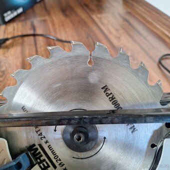 Okružní Pila FERM CSM1037 - 3