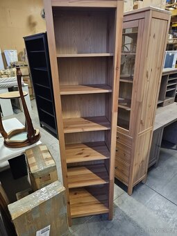 KNIHOVNA IKEA HEMNES V PŘÍRODNÍM PROVEDENÍ - 3