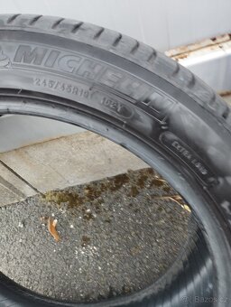 Pneu Michelin 245/45/19 (102Y) - 3