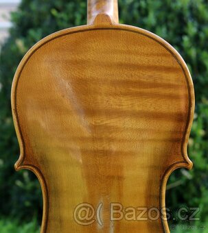 Staré housle s silným zvukem - 3