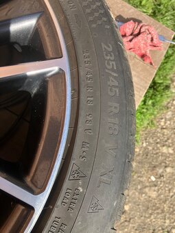 Continental 235/45R18 - 3
