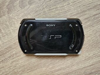 PSP Go - 3