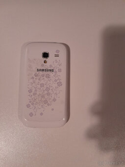 Mobilní telefon Samsung Galaxy Ace 2 GT - La fleur - 3