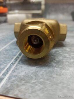 Prodám nový trojcestný ventil Honeywell - 3